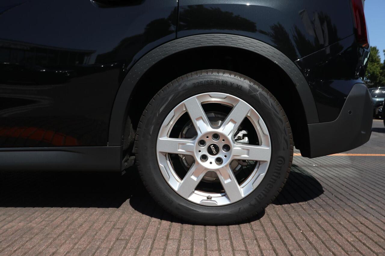 Mini COUNTRYMAN C | Classic Uitvoering | Pakket M | Stoel- en Stuurverwarming | Comfort Access | Panorama Dak | Trekhaak | Head-Up