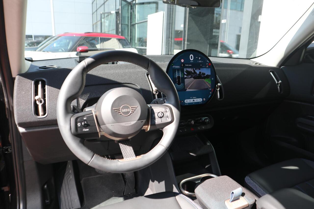 Mini COUNTRYMAN C | Classic Uitvoering | Pakket M | Stoel- en Stuurverwarming | Comfort Access | Panorama Dak | Trekhaak | Head-Up