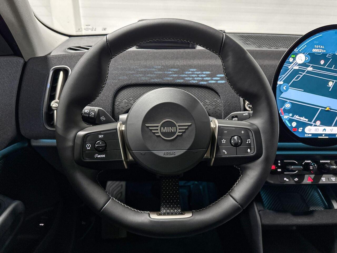 Mini COUNTRYMAN E | Classic Uitvoering | Pakket M Plus | Trekhaak | 18" Asteroid Spoke