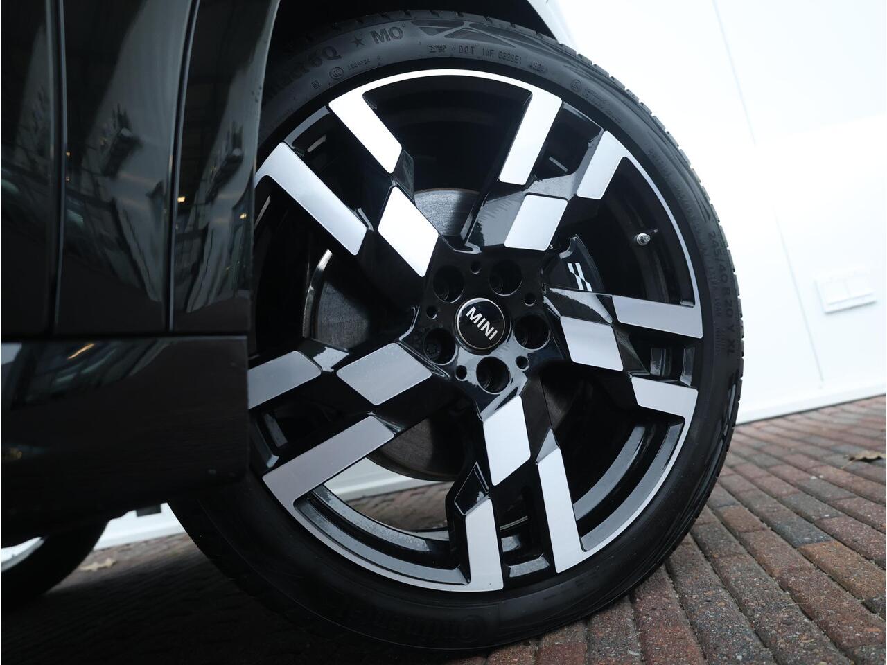 Mini COUNTRYMAN Mini SE ALL4 John Cooper Works XL 66.5 kWh Verwarmd Stuurwiel/ Trekhaak/ Panoramadak/ Driving Assistant Professional/ Harman-Kardon/ Head-Up