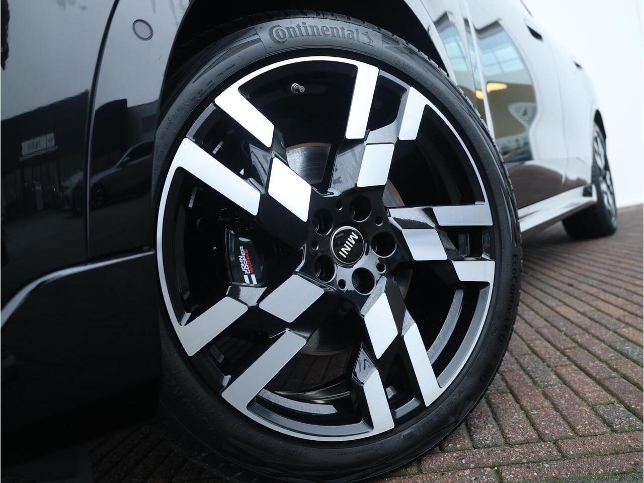 Mini COUNTRYMAN Mini SE ALL4 John Cooper Works XL 66.5 kWh Verwarmd Stuurwiel/ Trekhaak/ Panoramadak/ Driving Assistant Professional/ Harman-Kardon/ Head-Up