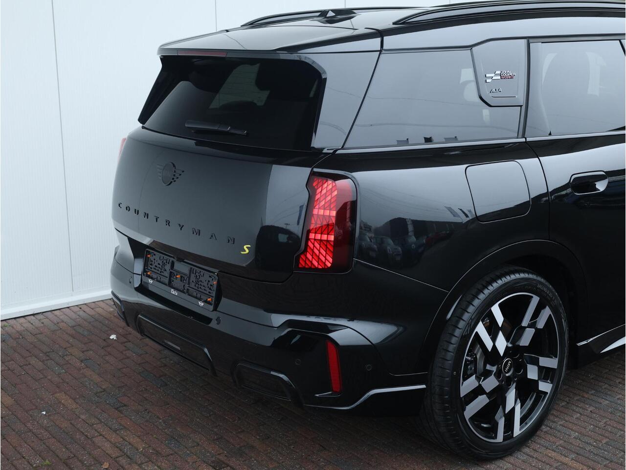 Mini COUNTRYMAN Mini SE ALL4 John Cooper Works XL 66.5 kWh Verwarmd Stuurwiel/ Trekhaak/ Panoramadak/ Driving Assistant Professional/ Harman-Kardon/ Head-Up