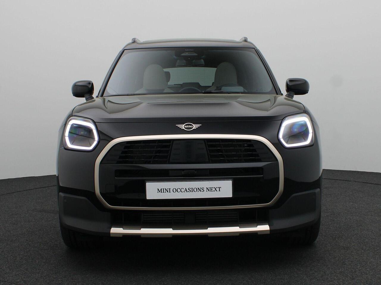 Mini COUNTRYMAN C Favoured Trim + Pakket L + Panorama dak + Harman Kardon + Camera + 19''
