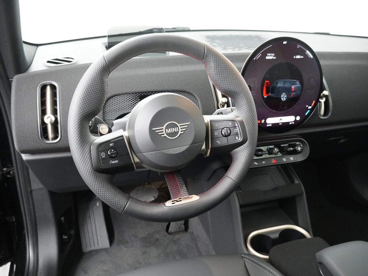Mini COUNTRYMAN SE ALL4 JCW Trim | Pakket XL | Trekhaak | Harman Kardon | Panoramadak | Adaptive Cruise control