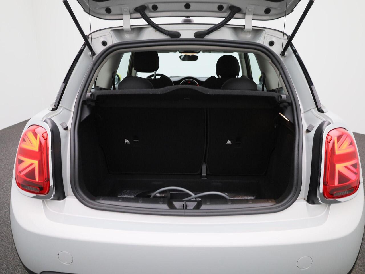 Mini Electric Mini Essential 33 kWh | Stoelverwarming | Camera | PDC Achter | Full-Map Navigatie | LED-Verlichting | Sportstoelen | Apple Carplay & Android Auto