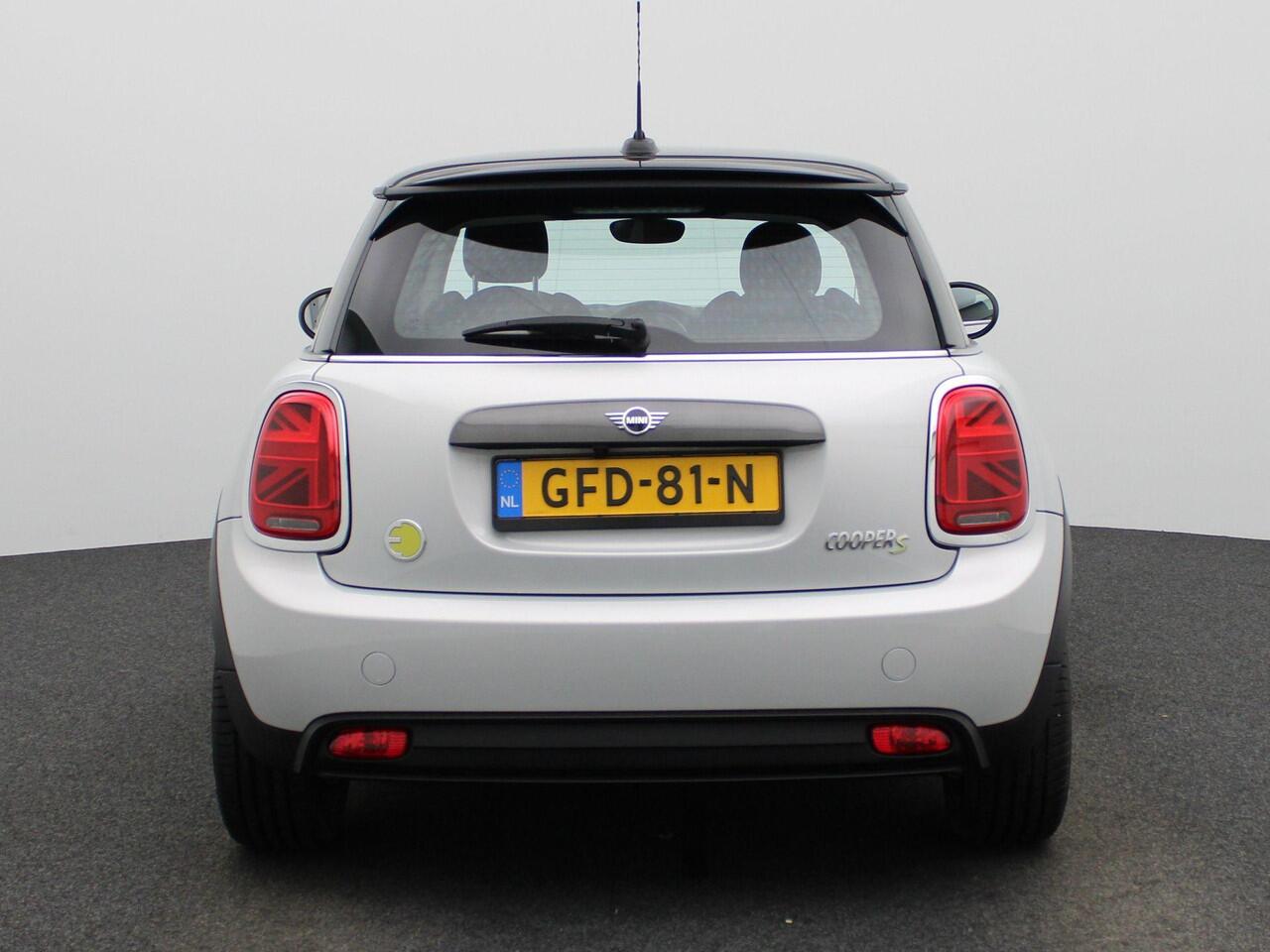 Mini Electric Mini Essential 33 kWh | Stoelverwarming | Camera | PDC Achter | Full-Map Navigatie | LED-Verlichting | Sportstoelen | Apple Carplay & Android Auto