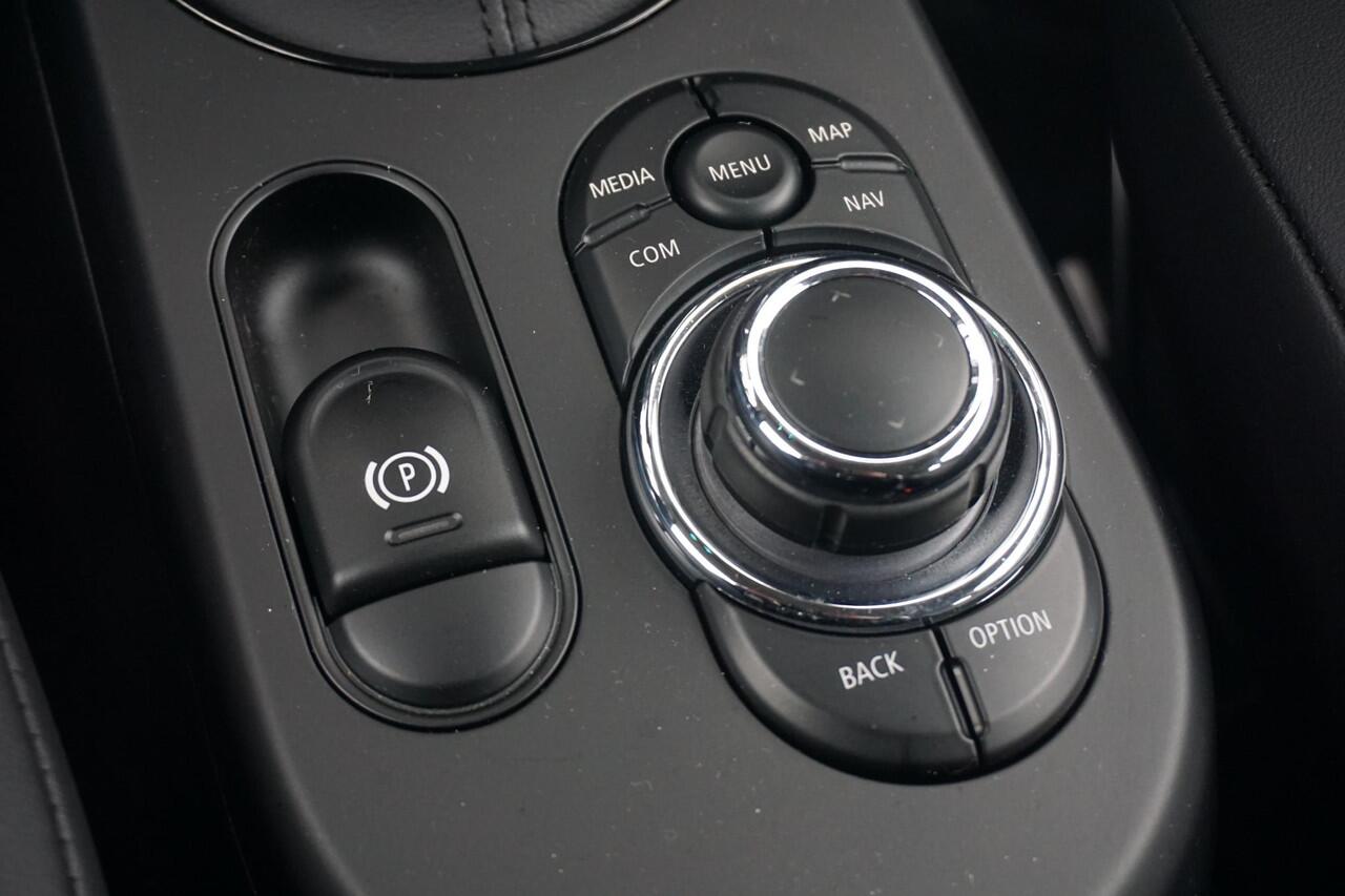 Mini Electric 3-deurs Essential | Comfort Access | Parkeersensoren Achter | Driving Assistant | Verwarmde Voorstoelen