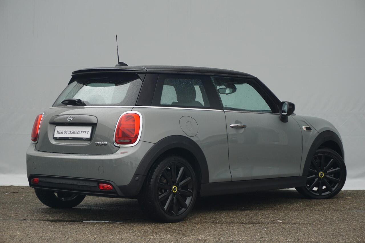 Mini Electric 3-deurs Essential | Comfort Access | Parkeersensoren Achter | Driving Assistant | Verwarmde Voorstoelen