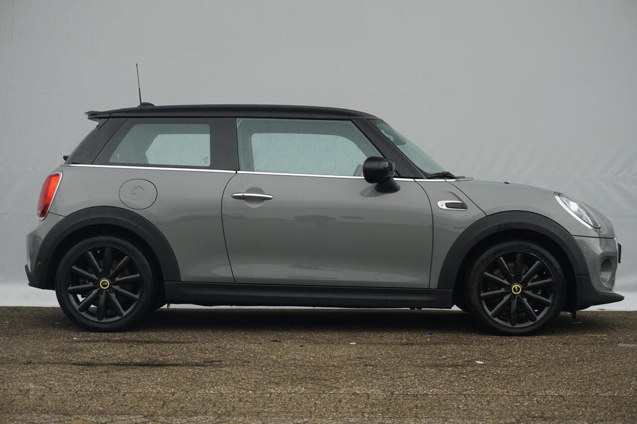 Mini Electric 3-deurs Essential | Comfort Access | Parkeersensoren Achter | Driving Assistant | Verwarmde Voorstoelen