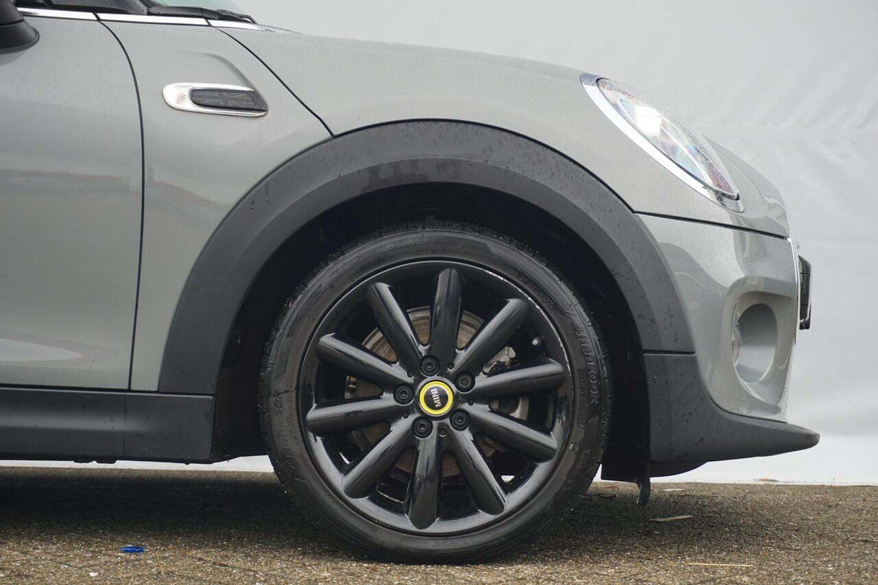 Mini Electric 3-deurs Essential | Comfort Access | Parkeersensoren Achter | Driving Assistant | Verwarmde Voorstoelen