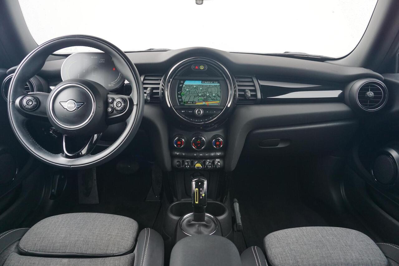 Mini Electric 3-deurs Essential | Comfort Access | Parkeersensoren Achter | Driving Assistant | Verwarmde Voorstoelen