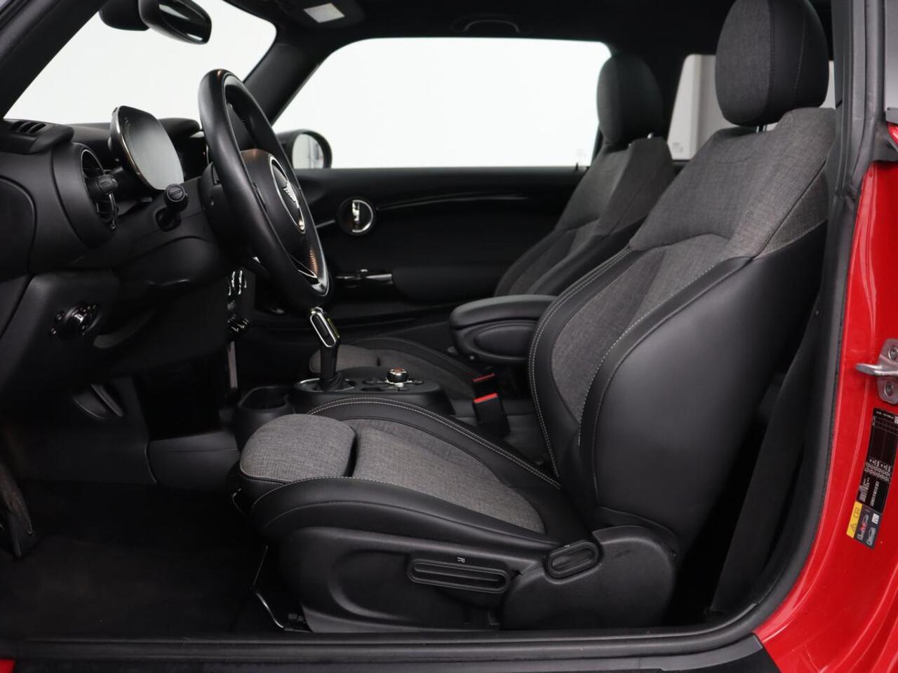 Mini Electric Edition Greenwich 33 kWh | Panoramadak | Stoelverwarming | Carplay | Navigatie | Camera | Full LED | Sportstoelen | Keyless | Climate control