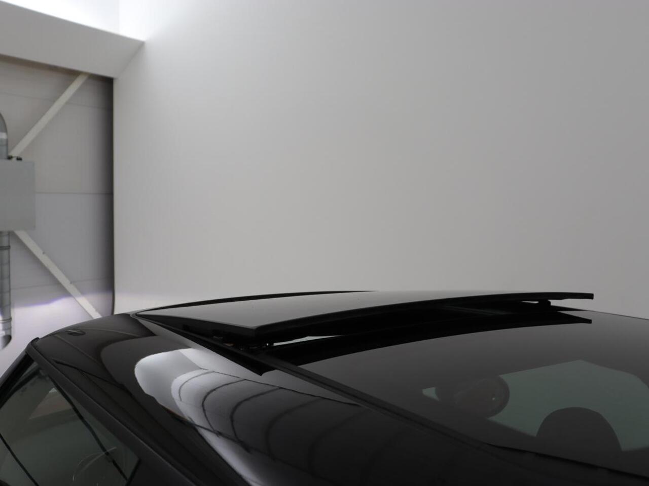 Mini Electric Edition Greenwich 33 kWh | Panoramadak | Stoelverwarming | Carplay | Navigatie | Camera | Full LED | Sportstoelen | Keyless | Climate control