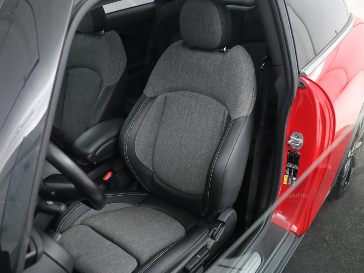 Mini Electric Edition Greenwich 33 kWh | Panoramadak | Stoelverwarming | Carplay | Navigatie | Camera | Full LED | Sportstoelen | Keyless | Climate control