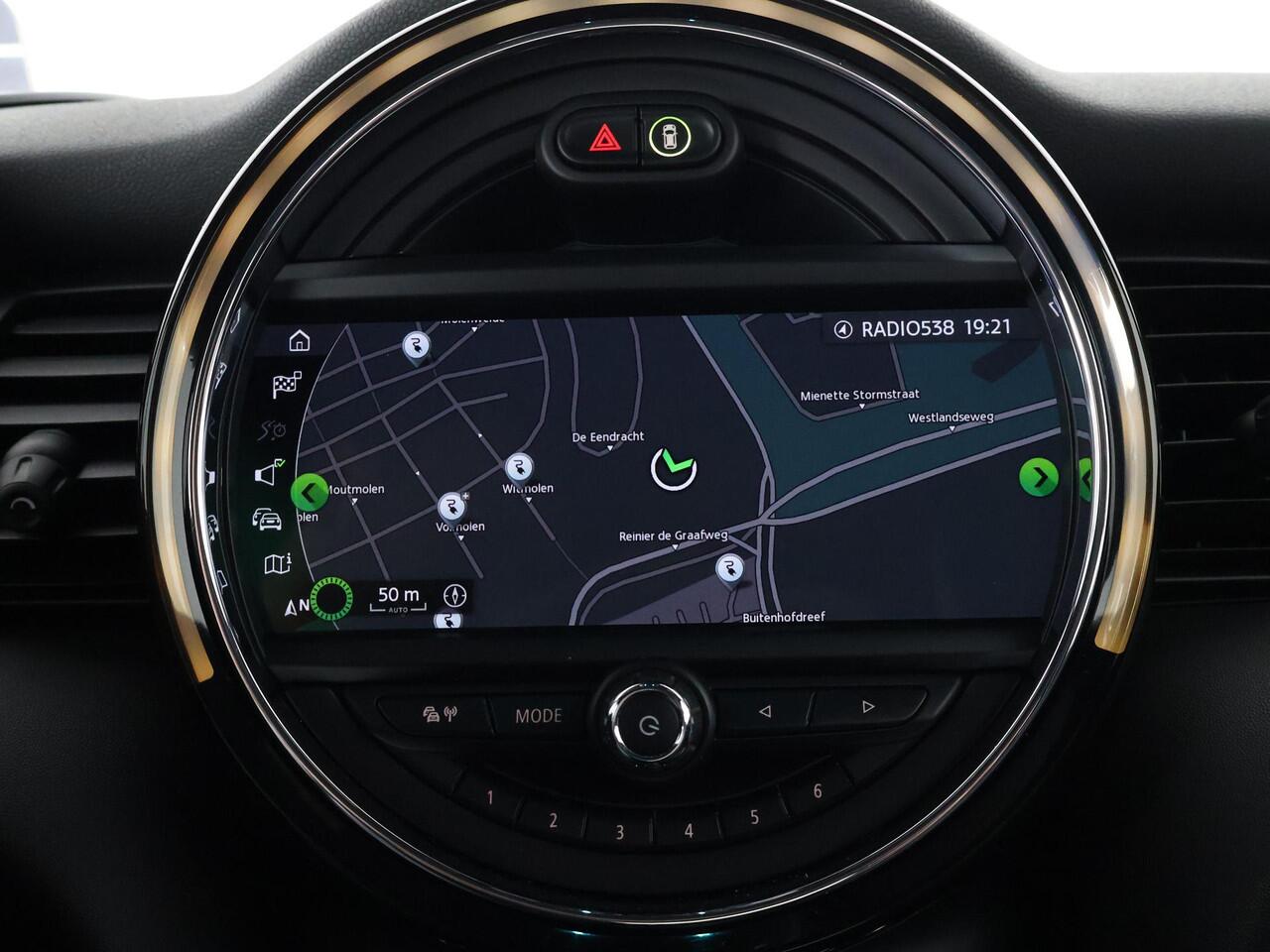 Mini Electric Cooper S Charged 33 kWh ACCU 97% (184 PK) | Navigatie | Stoelverwarming | 1e eigenaar |