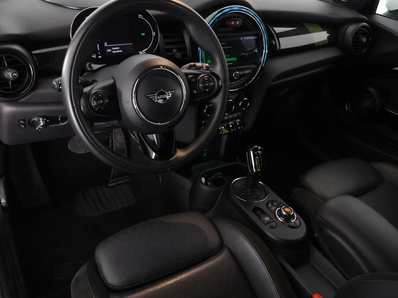 Mini Electric Cooper S Charged 33 kWh ACCU 97% (184 PK) | Navigatie | Stoelverwarming | 1e eigenaar |