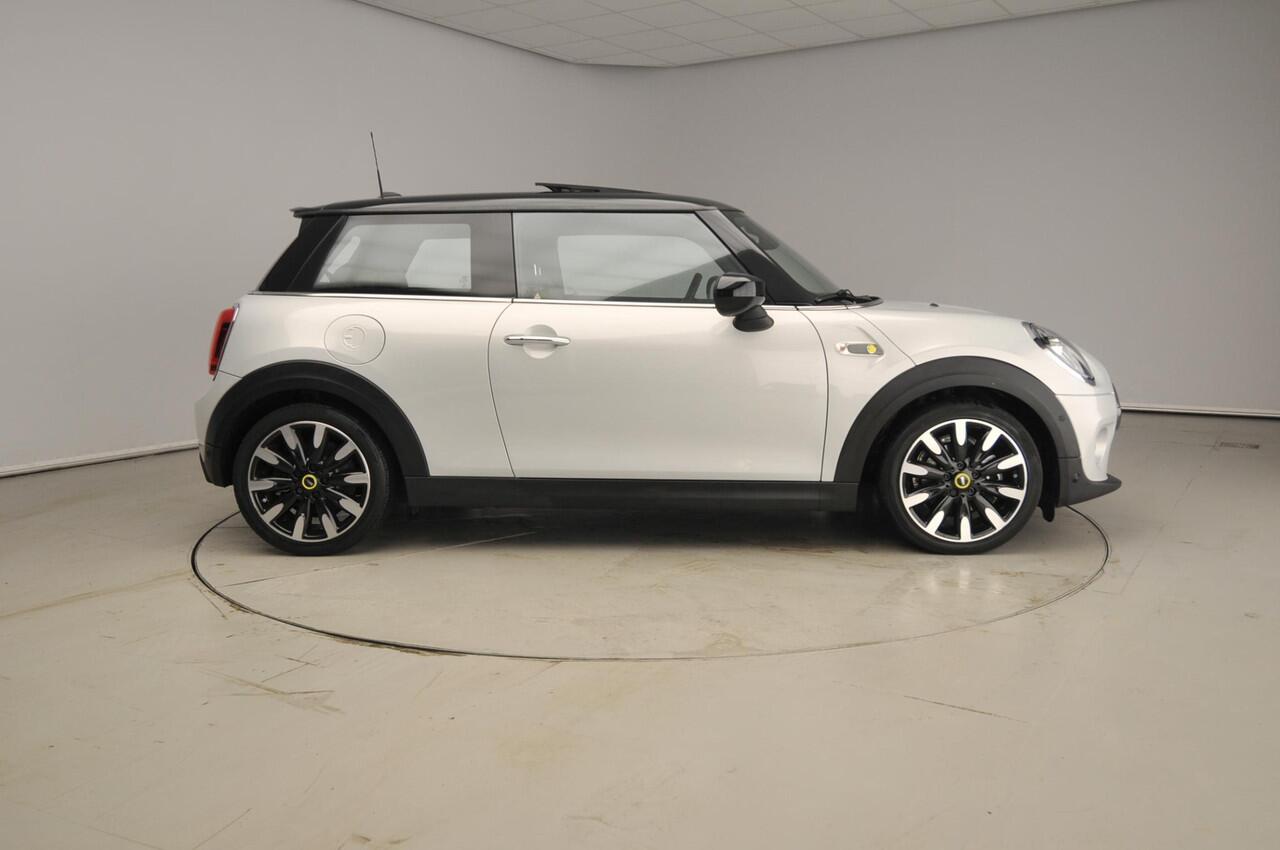 Mini Electric 3-deurs Yours 33 kWh | SoH 93,4% | Leder | Pano | Camera | Harman/Kardon | HUD