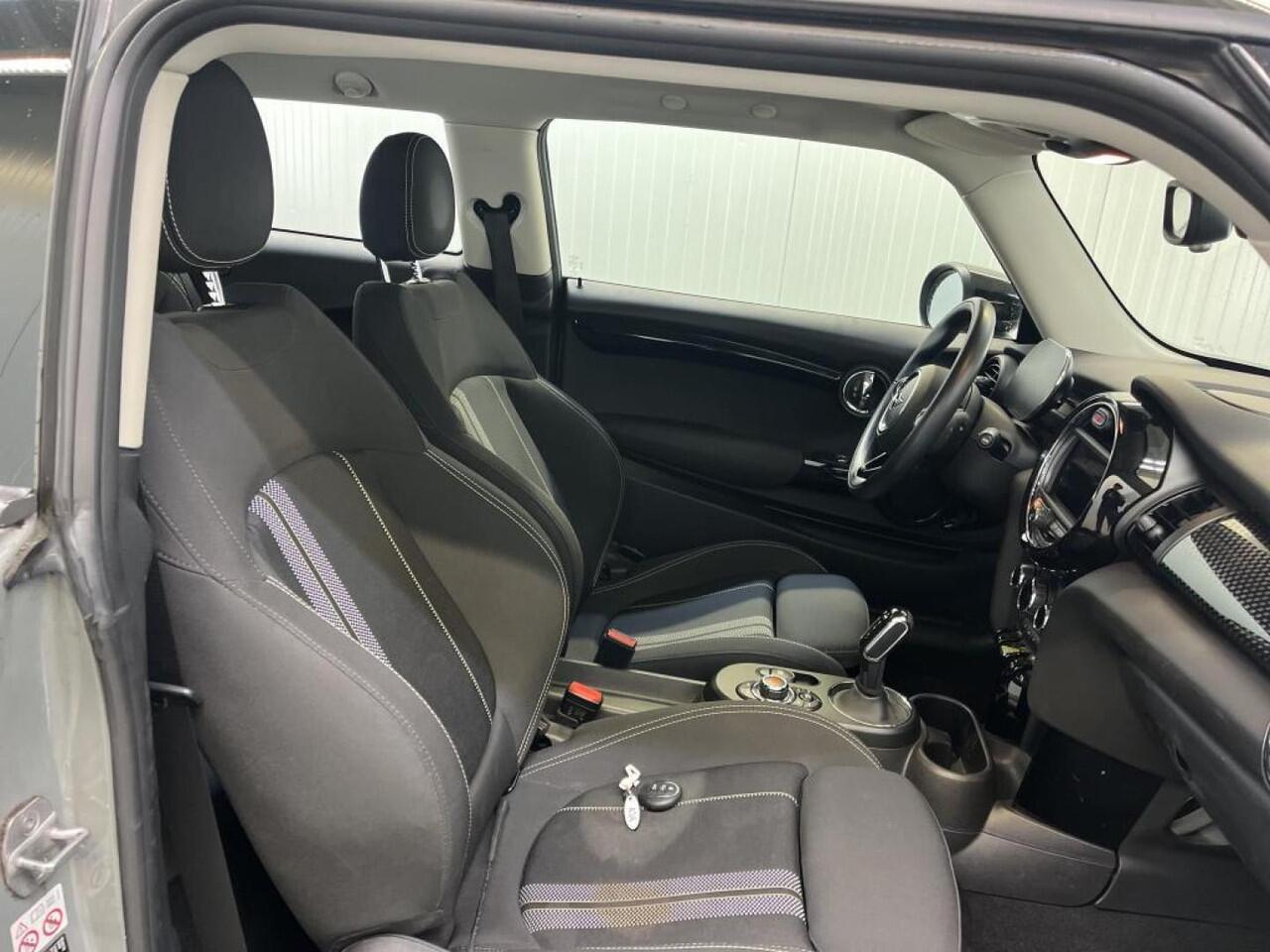 Mini Electric Mini Basic 33 kWh Airco ECC Navi Carplay Cruise Control Full LED Virtual Cockpit