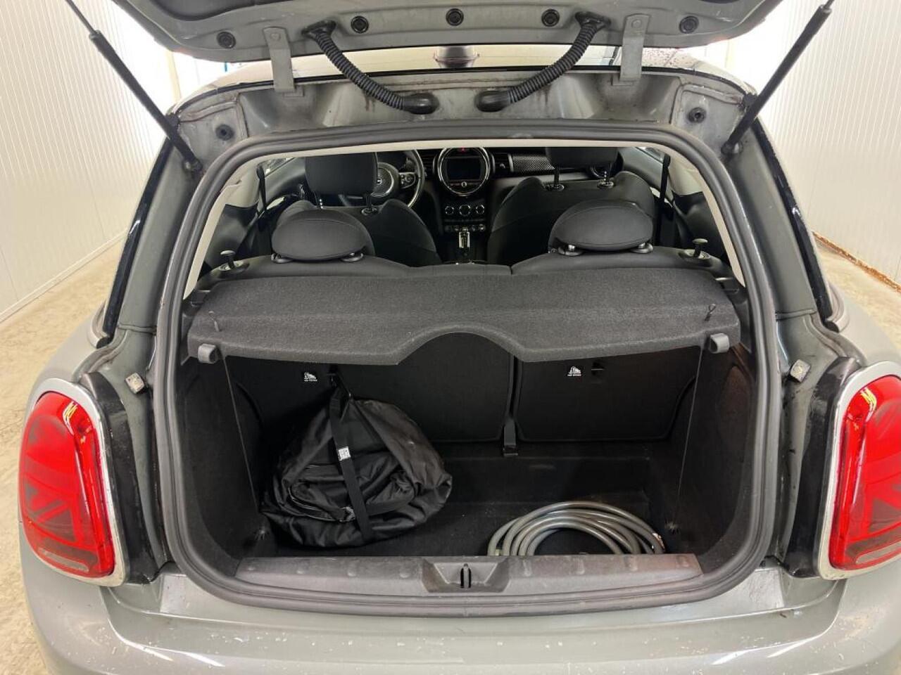 Mini Electric Mini Basic 33 kWh Airco ECC Navi Carplay Cruise Control Full LED Virtual Cockpit