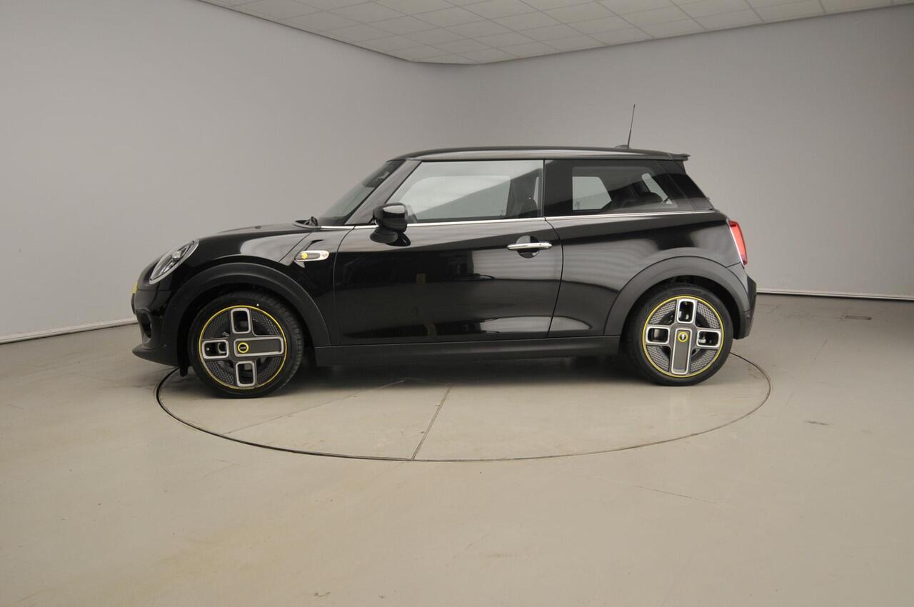 Mini Electric 3-deurs Cooper SE Leder / Sportstoelen / Harman-Kardon / Head-up / LED / Camera / Park assist / Alu wielen