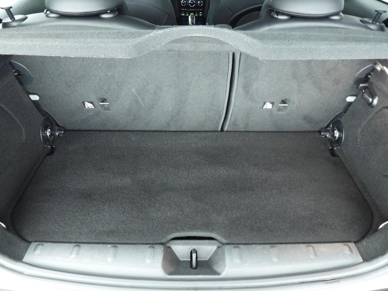 Mini Electric 3-deurs Cooper SE Leder / Sportstoelen / Harman-Kardon / Head-up / LED / Camera / Park assist / Alu wielen