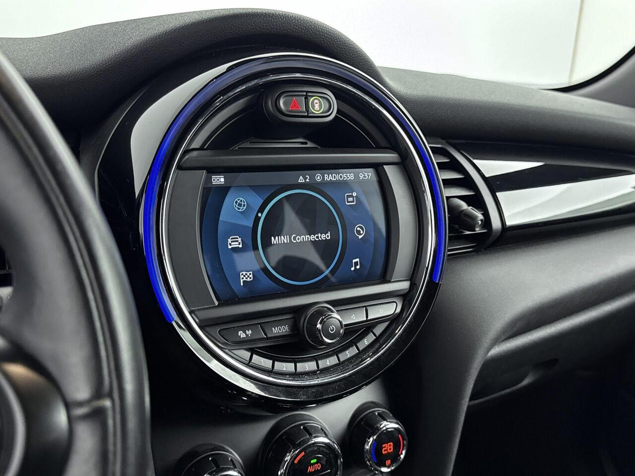 Mini Electric Mini Essential 33 kWh 184PK | Warmtepomp | Navigatie | LED Koplampen | Zwarte Lichtmetalen Velgen | Achteruitrijcamera | Cruise Control