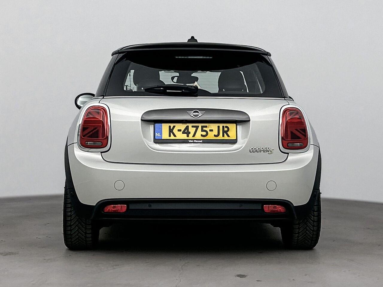 Mini Electric Mini Essential 33 kWh 184PK | Warmtepomp | Navigatie | LED Koplampen | Zwarte Lichtmetalen Velgen | Achteruitrijcamera | Cruise Control