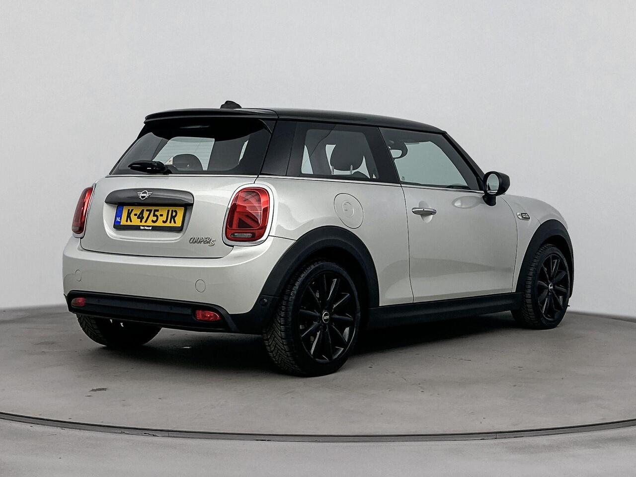 Mini Electric Mini Essential 33 kWh 184PK | Warmtepomp | Navigatie | LED Koplampen | Zwarte Lichtmetalen Velgen | Achteruitrijcamera | Cruise Control