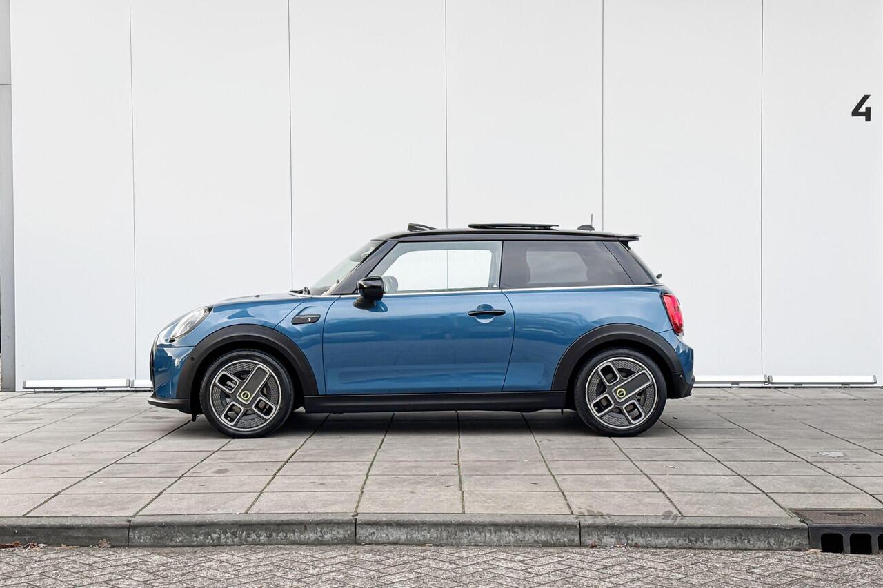 Mini Electric Collection / Harman Kardon / Head-Up / Comfort Acces / Driving Assistant Plus / Getinte Ramen / Verwarmde stoelen / Stuurwielrand verwarming / Black Pack / 17 Inch