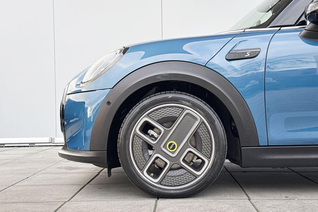 Mini Electric Collection / Harman Kardon / Head-Up / Comfort Acces / Driving Assistant Plus / Getinte Ramen / Verwarmde stoelen / Stuurwielrand verwarming / Black Pack / 17 Inch