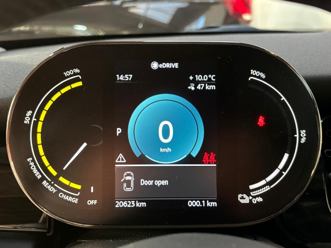 Mini Electric Mini Classic 33 kWh | Panoramadak | Verwarmd stuur | Stoelverwarming | Apple Carplay | NL auto | 1e eigenaar |