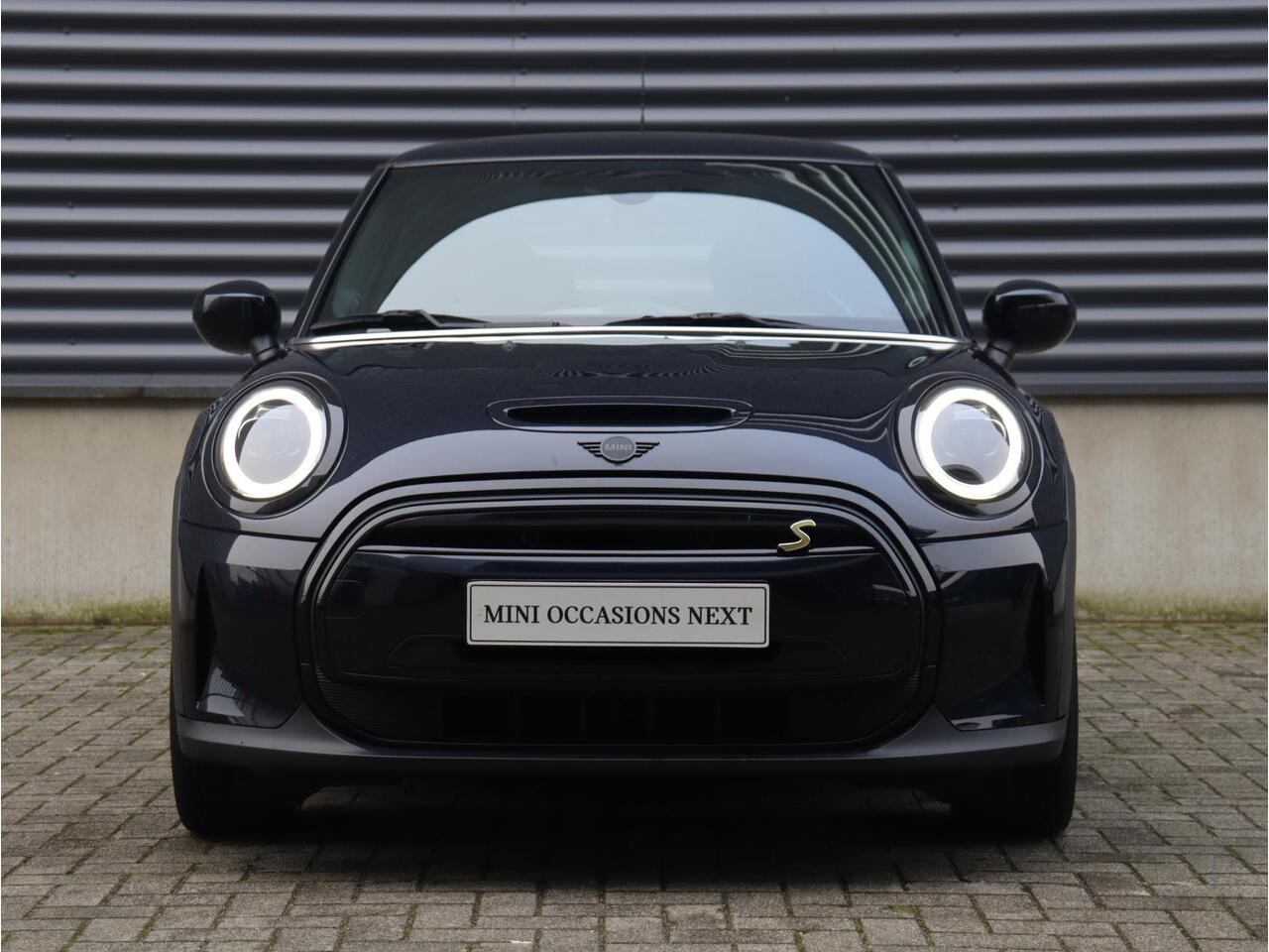 Mini Electric 3-deurs | Classic + Harman Kardon + Apple Carplay + Verwarmbare Voorstoelen + Sportstoelen + Comfort Access + LED + 17'' Tentacle Spoke Black