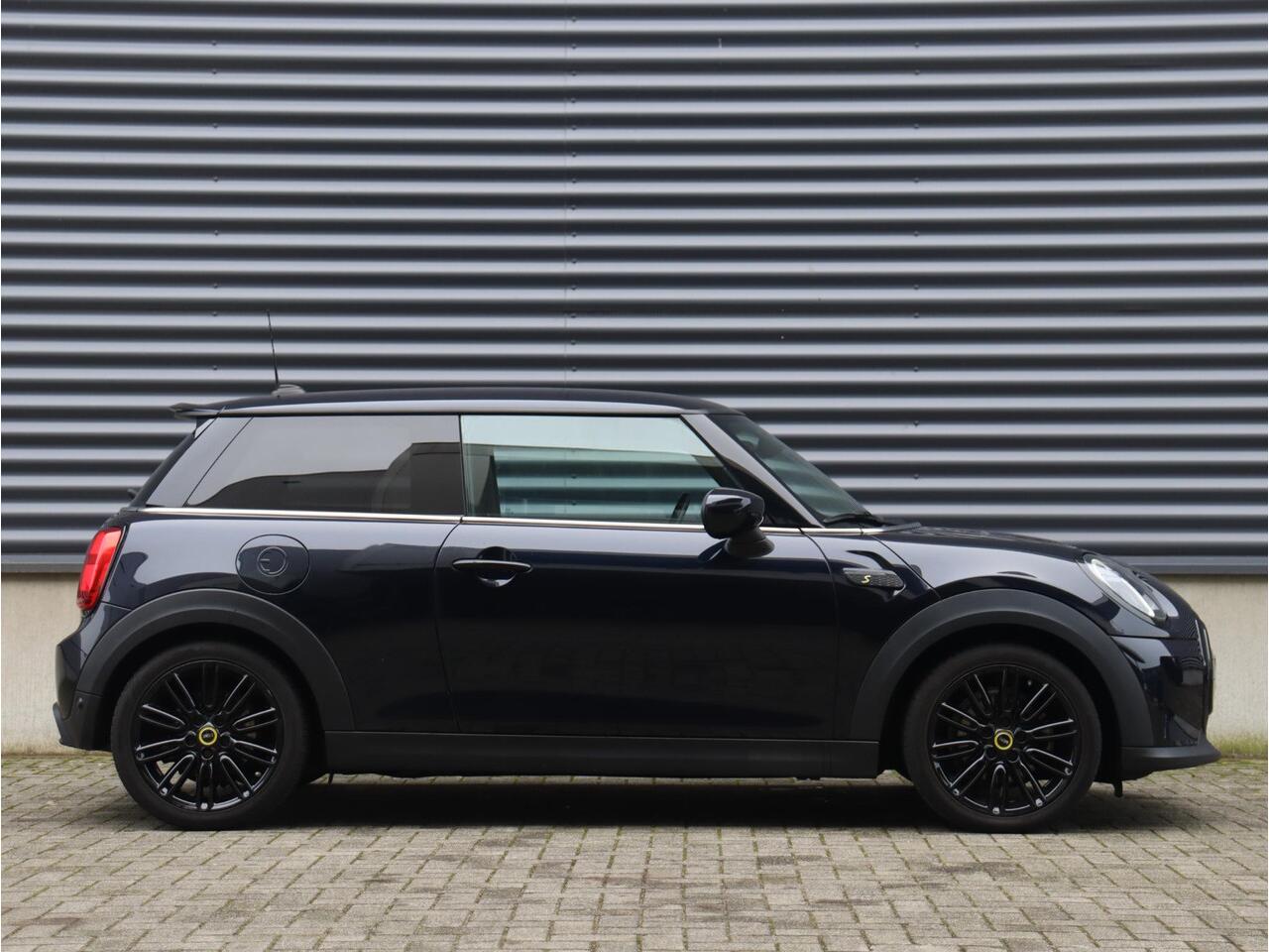 Mini Electric 3-deurs | Classic + Harman Kardon + Apple Carplay + Verwarmbare Voorstoelen + Sportstoelen + Comfort Access + LED + 17'' Tentacle Spoke Black