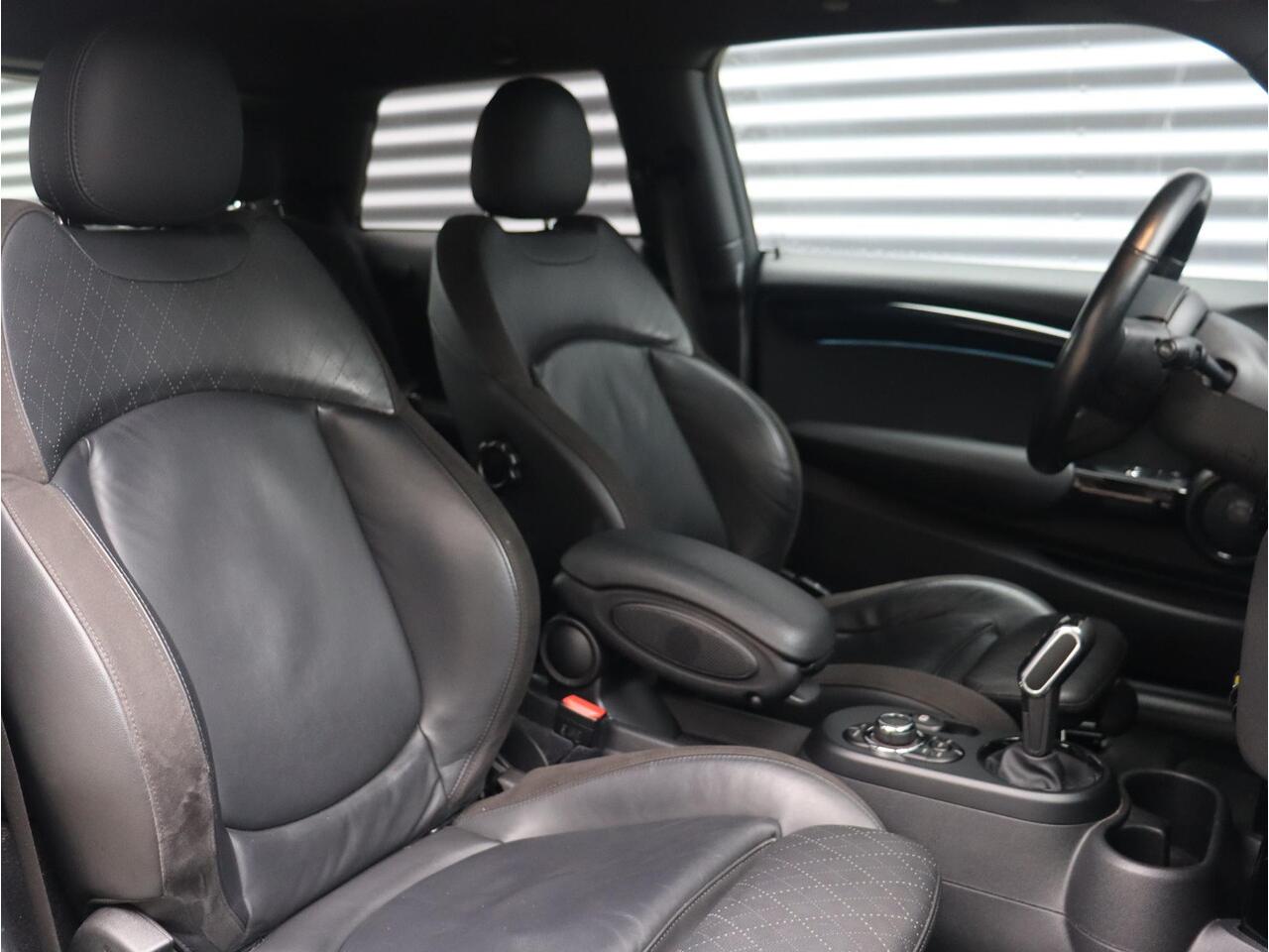 Mini Electric 3-deurs | Classic + Harman Kardon + Apple Carplay + Verwarmbare Voorstoelen + Sportstoelen + Comfort Access + LED + 17'' Tentacle Spoke Black