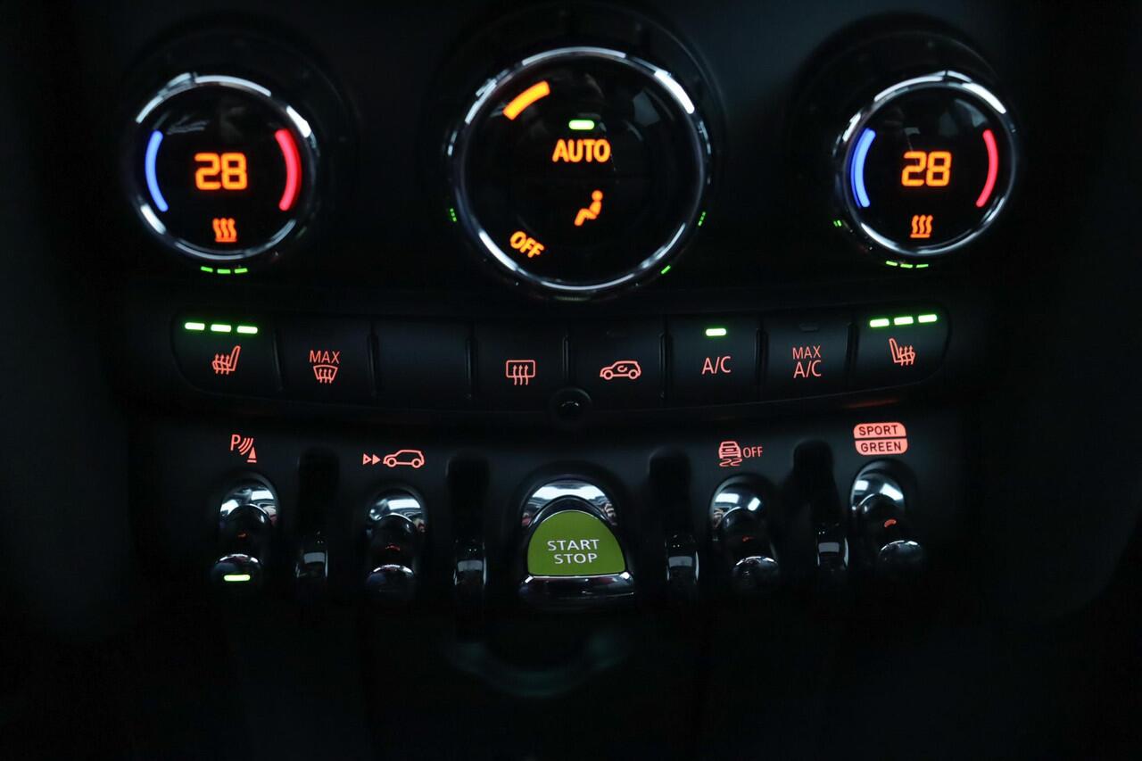 Mini Electric MINI Yours 33 kWh | Stuurwielrand verwarmd | Warmtepomp | Driving Assistant Plus Pakket | Comfort Plus Pakket | Glazen panoramadak | Adaptieve LED koplampen|