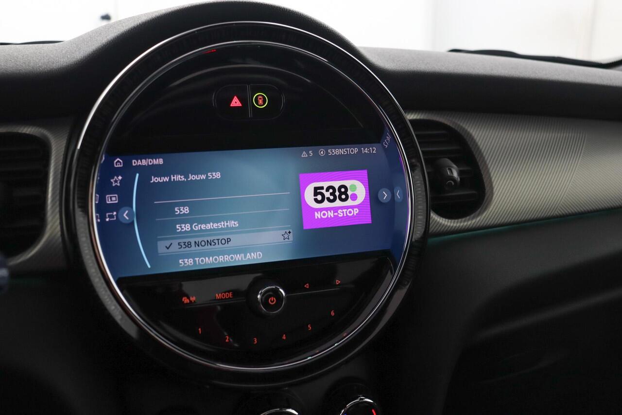 Mini Electric MINI Yours 33 kWh | Stuurwielrand verwarmd | Warmtepomp | Driving Assistant Plus Pakket | Comfort Plus Pakket | Glazen panoramadak | Adaptieve LED koplampen|