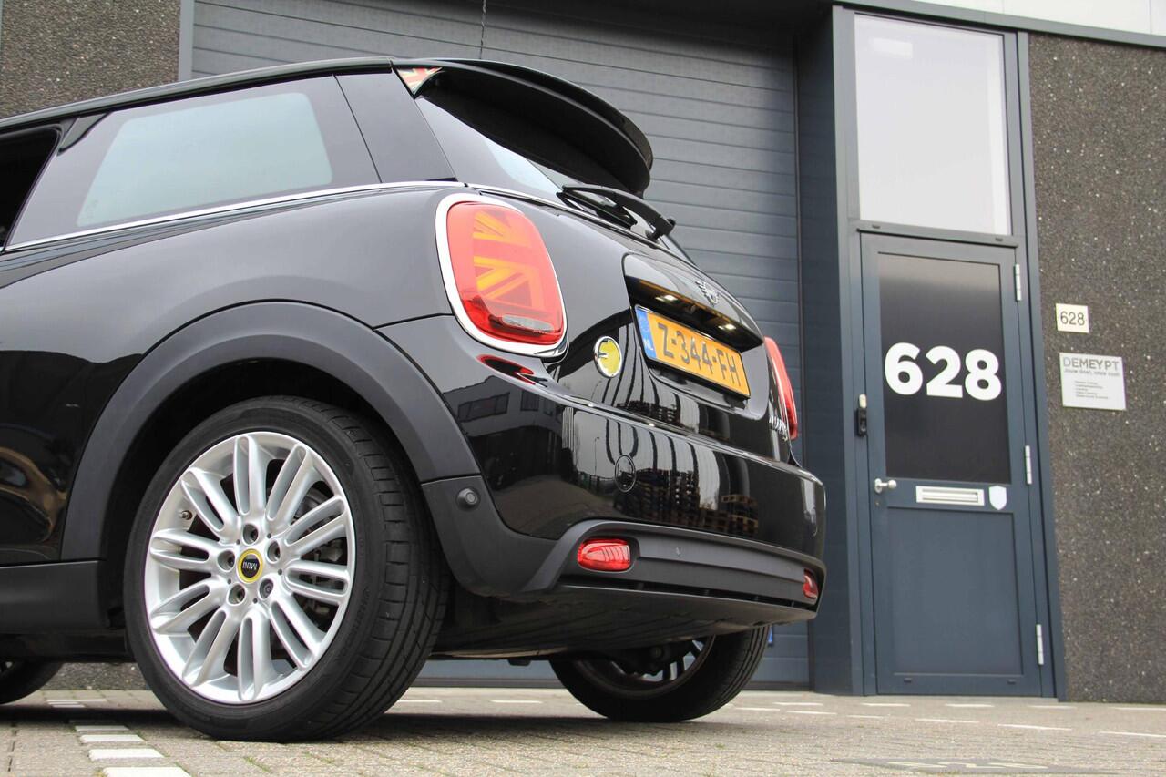 Mini Electric Cooper SE Facelift | Business | Yours | Union Black | Vol in de opties | Enigmatic Black Metallic