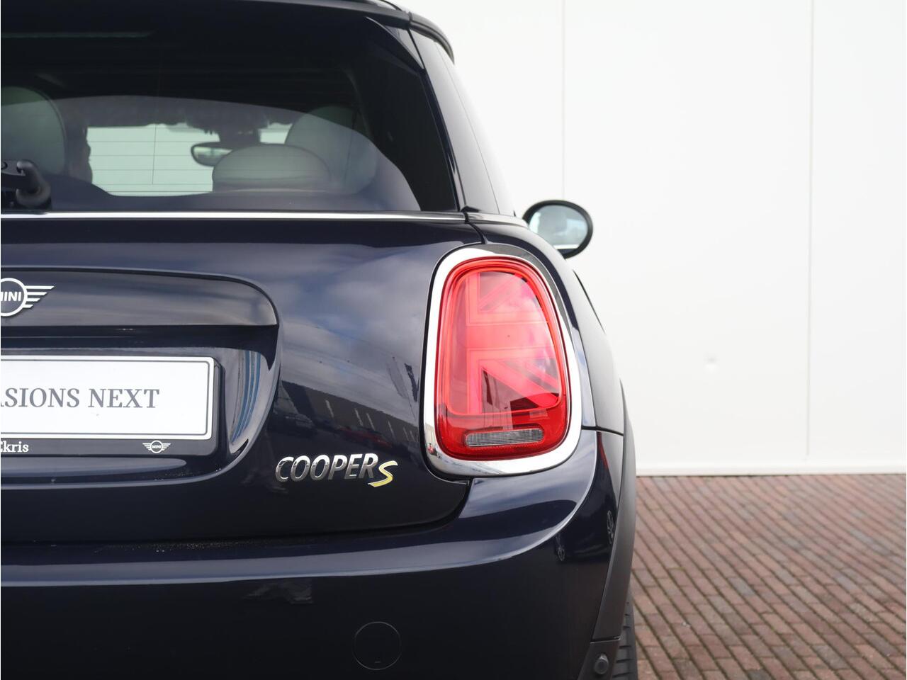 Mini Electric Mini MINI Yours 33 kWh Comfort Access/ Achteruitrijcamera/ Panoramadak/ Head-Up/ Stoelverwarming/ Navigatie