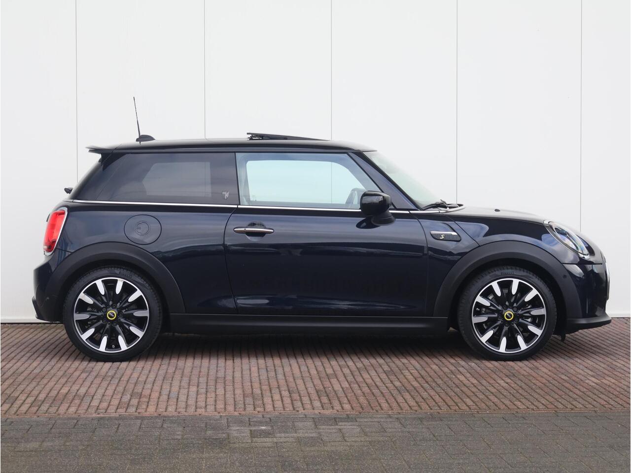 Mini Electric Mini MINI Yours 33 kWh Comfort Access/ Achteruitrijcamera/ Panoramadak/ Head-Up/ Stoelverwarming/ Navigatie