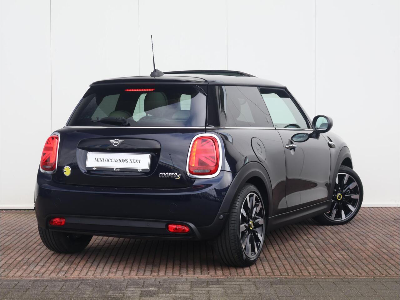 Mini Electric Mini MINI Yours 33 kWh Comfort Access/ Achteruitrijcamera/ Panoramadak/ Head-Up/ Stoelverwarming/ Navigatie