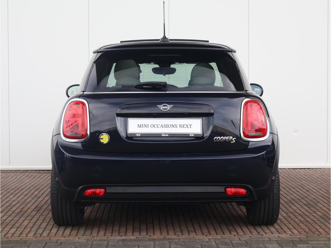 Mini Electric Mini MINI Yours 33 kWh Comfort Access/ Achteruitrijcamera/ Panoramadak/ Head-Up/ Stoelverwarming/ Navigatie