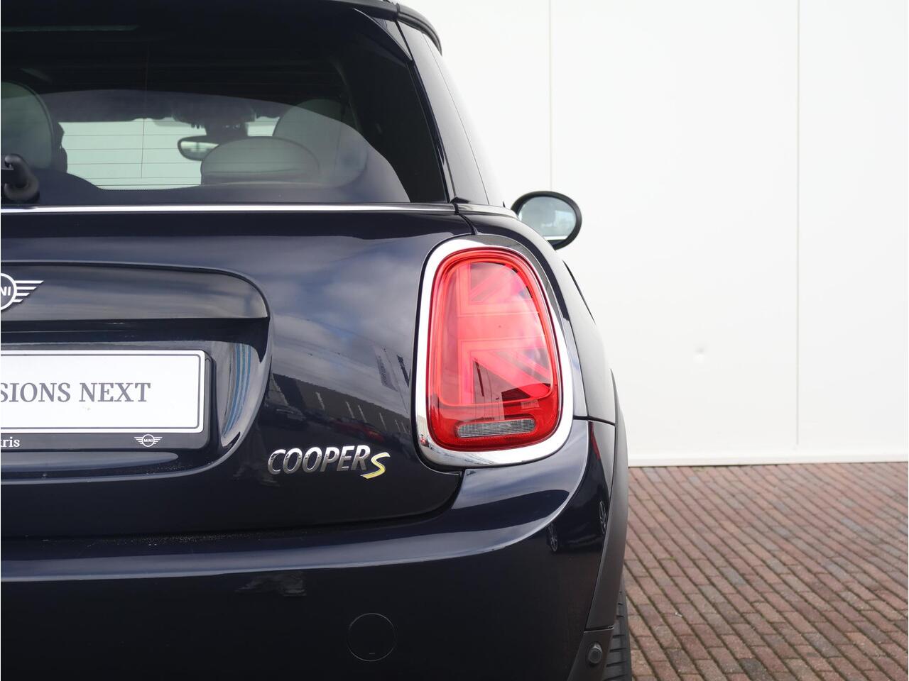 Mini Electric Mini MINI Yours 33 kWh Comfort Access/ Achteruitrijcamera/ Panoramadak/ Head-Up/ Stoelverwarming/ Navigatie