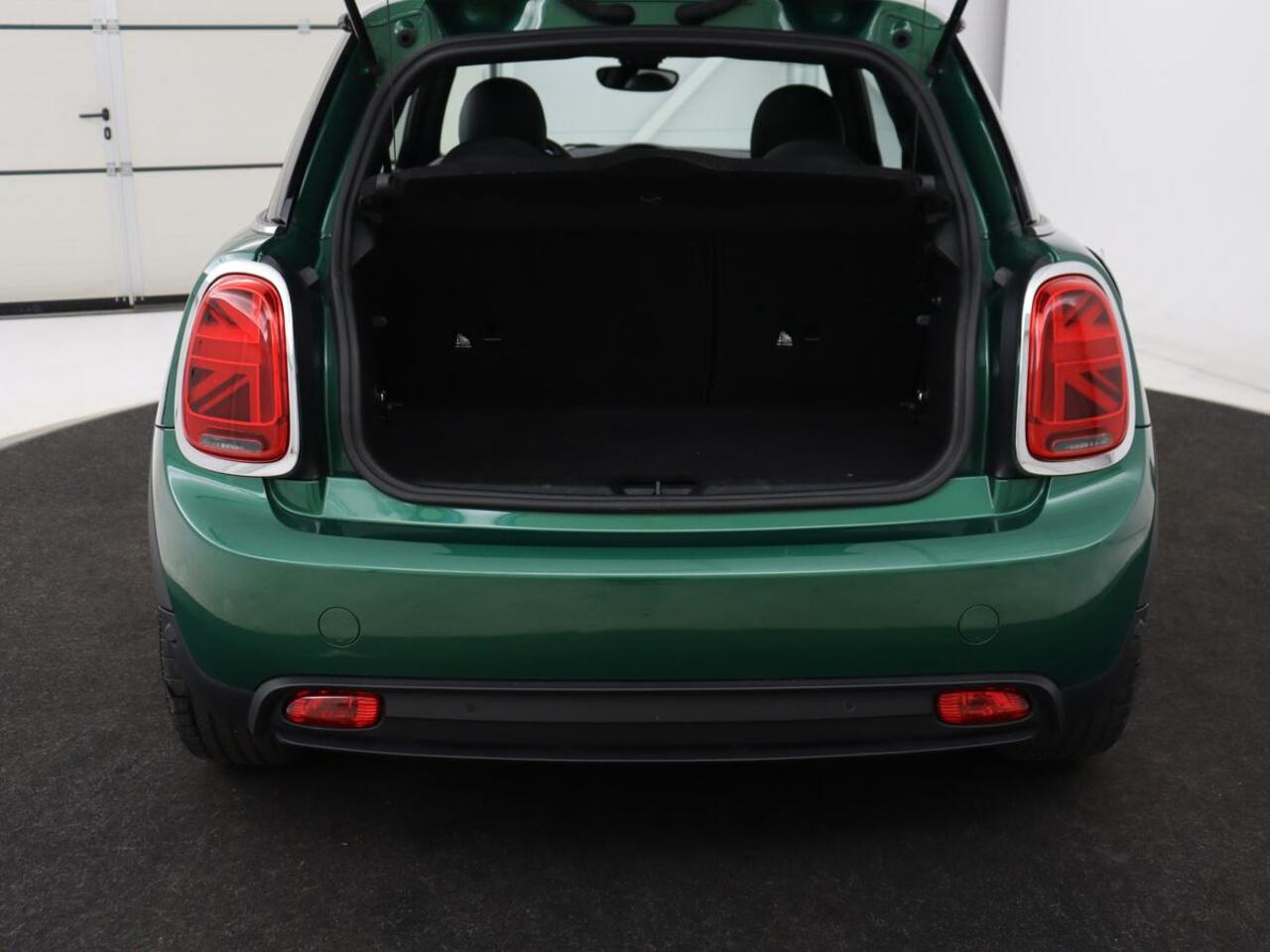 Mini Electric Mini Yours 33kWh | SOH 100% | Panoramadak | Leder | Stoelverwarming | Camera | Warmtepomp | Keyless | Head-Up | Carplay | Navigatie | Full LED | Park Assist