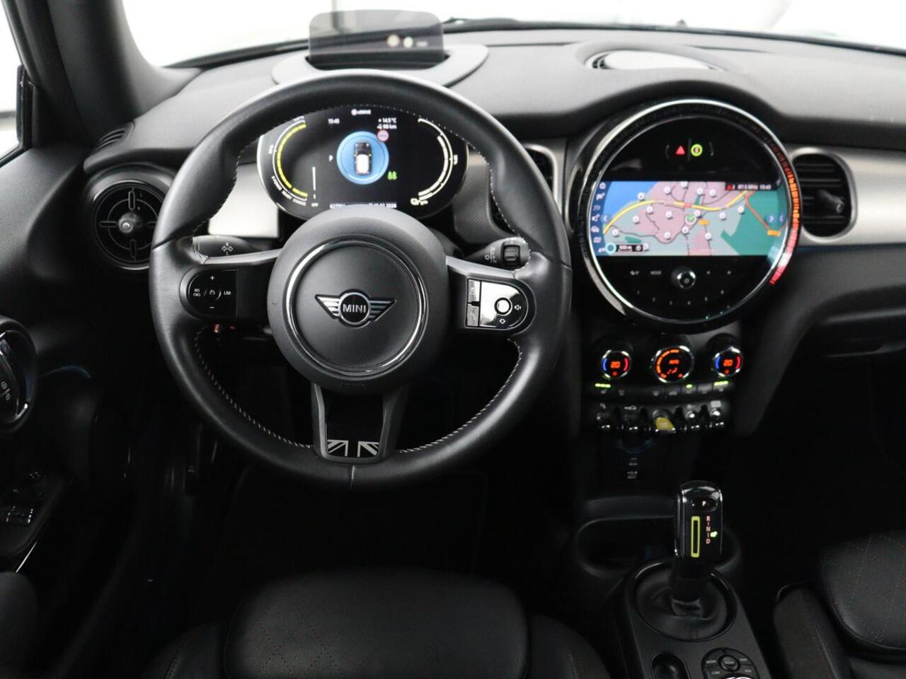 Mini Electric Mini Yours 33kWh | SOH 100% | Panoramadak | Leder | Stoelverwarming | Camera | Warmtepomp | Keyless | Head-Up | Carplay | Navigatie | Full LED | Park Assist