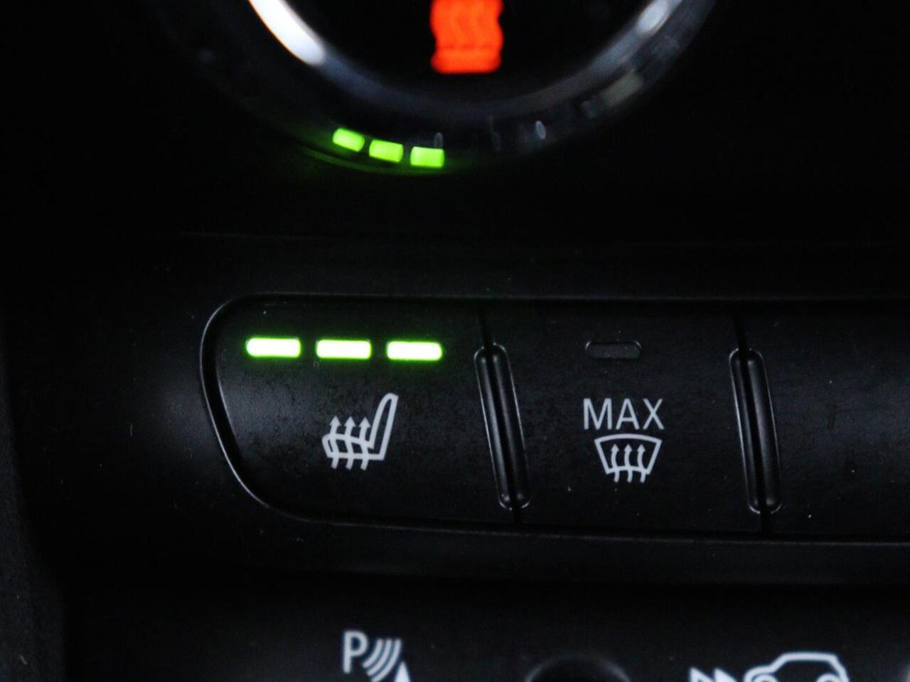 Mini Electric Mini Yours 33kWh | SOH 100% | Panoramadak | Leder | Stoelverwarming | Camera | Warmtepomp | Keyless | Head-Up | Carplay | Navigatie | Full LED | Park Assist