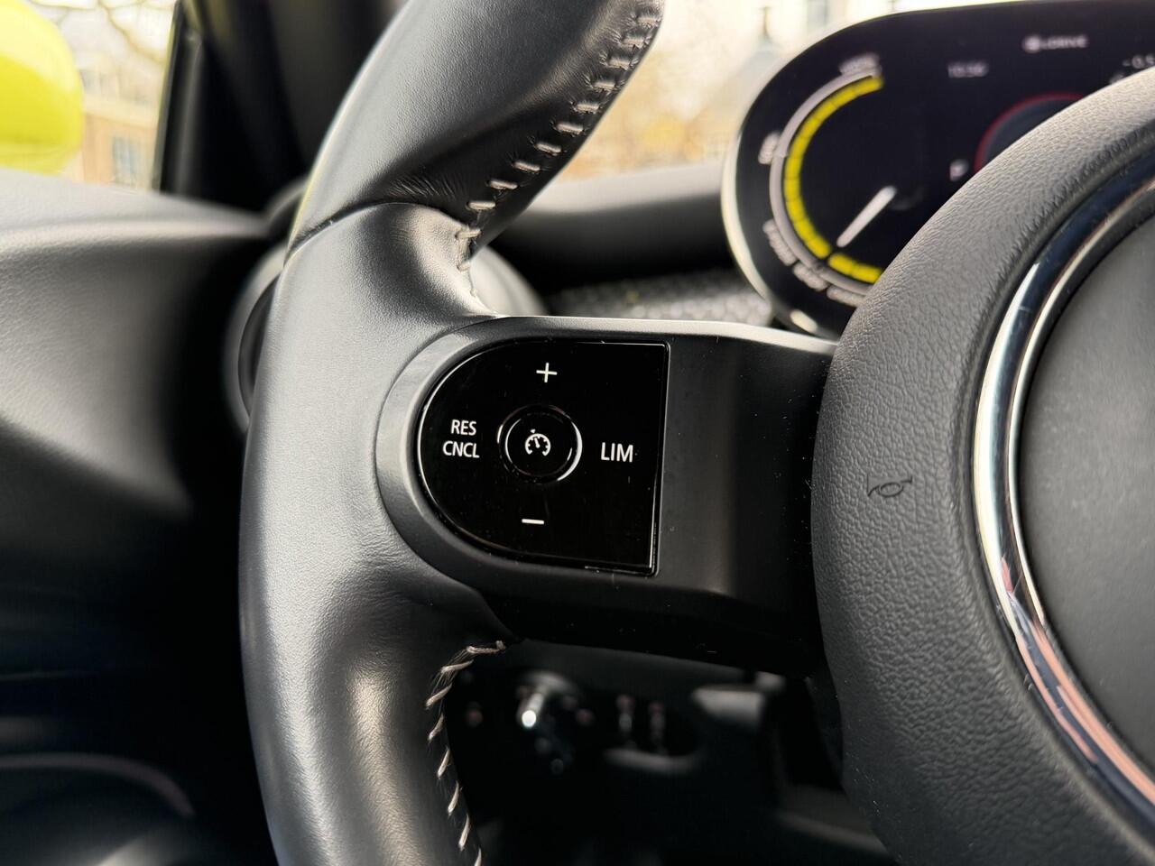 Mini Electric COOPER SE | SOH 95.9% | Leder | PDC | CarPLay | Navi |