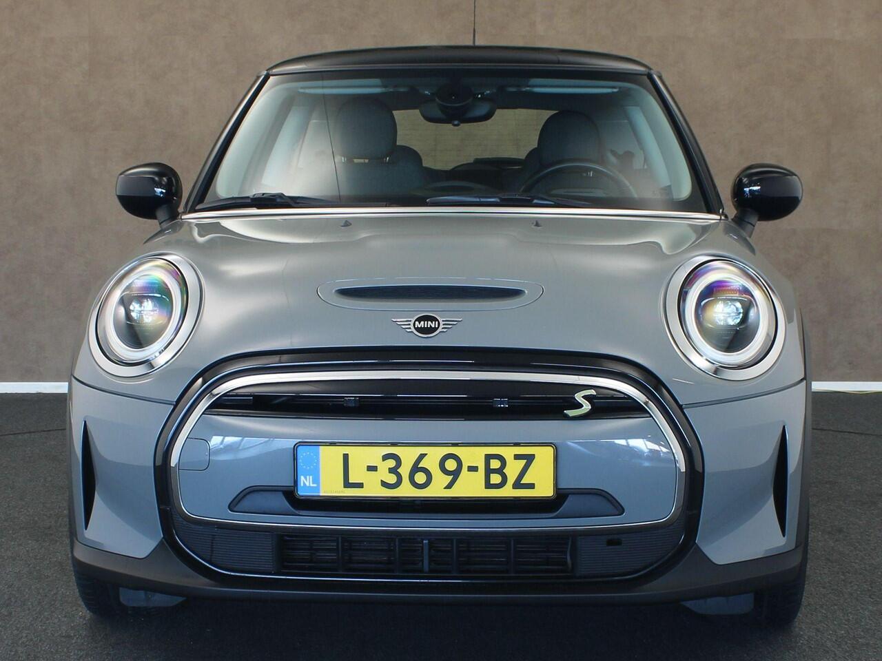 Mini Electric Mini Classic 33 kWh SOH 95.3 %!! - ORIGINEEL NEDERLANDSE AUTO - AUTOMATISCHE AIRCO - APPLE CARPLAY/ANDROID AUTO - KEYLESS START - LED KOPLAMPEN - CRUISE CONTROL - LICHTMETALEN VELGEN - MULTIMEDIAVOORBEREIDING - 3 FASE LADEN