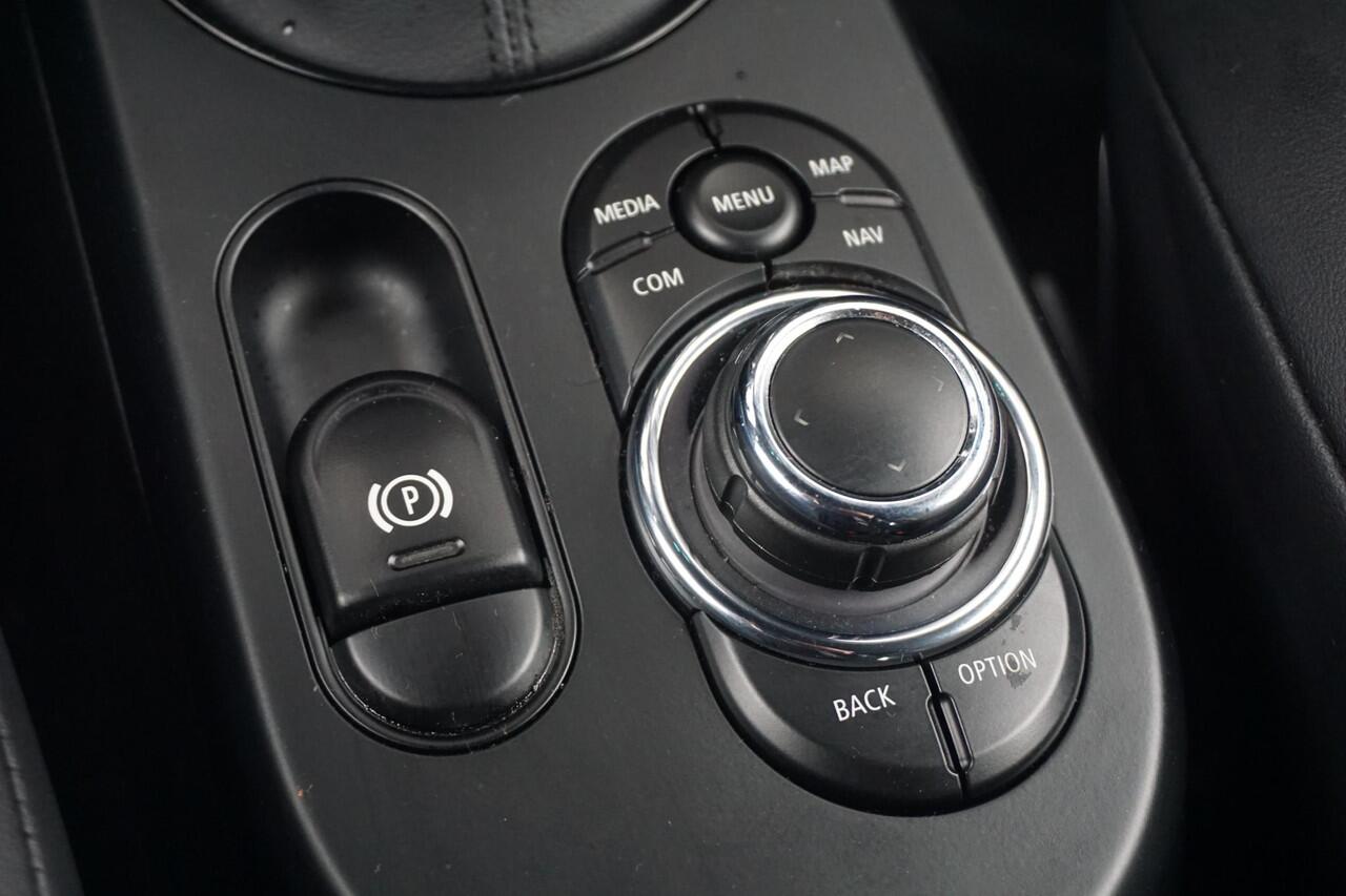 Mini Electric 3-deurs Cooper | Business Edition | Cruise Control | Warmtepomp | Led-Koplampen | Parkeersensoren Achter | Dashcam