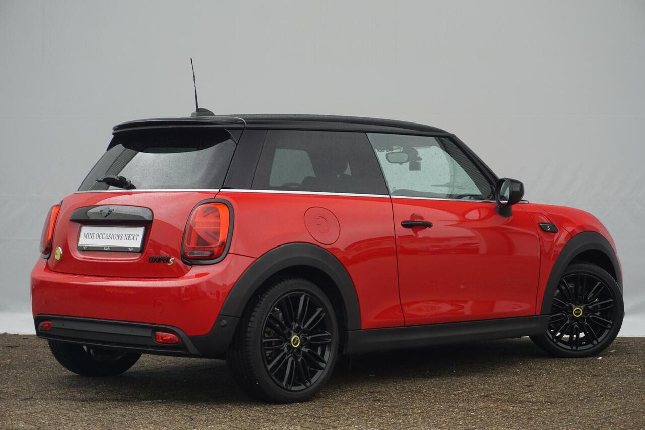 Mini Electric 3-deurs Cooper | Business Edition | Cruise Control | Warmtepomp | Led-Koplampen | Parkeersensoren Achter | Dashcam