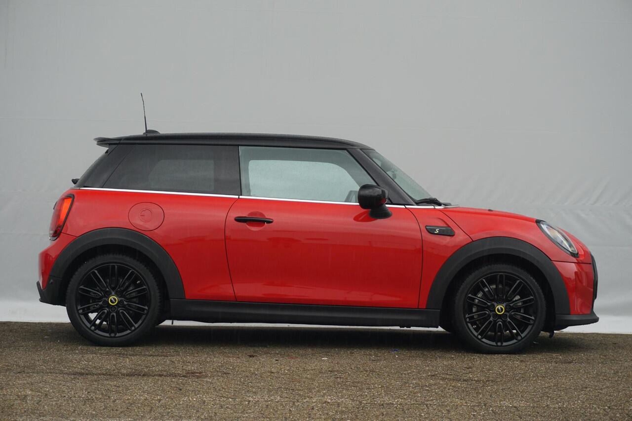 Mini Electric 3-deurs Cooper | Business Edition | Cruise Control | Warmtepomp | Led-Koplampen | Parkeersensoren Achter | Dashcam